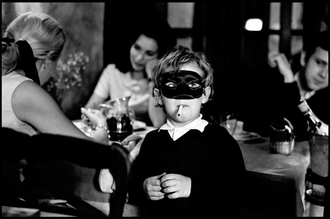 Elliott_Erwitt_Honfleur_France_Catherine_Couturier_Gallery